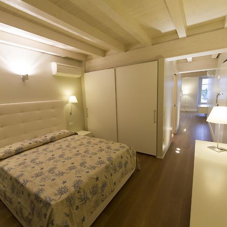 La Casa Del Porto Lägenhet Lovere Exteriör bild
