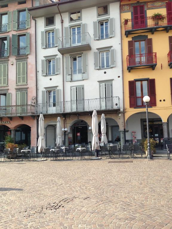 La Casa Del Porto Lägenhet Lovere Rum bild