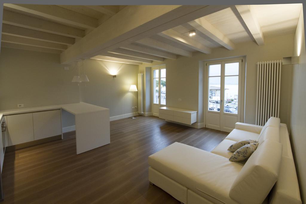 La Casa Del Porto Lägenhet Lovere Rum bild